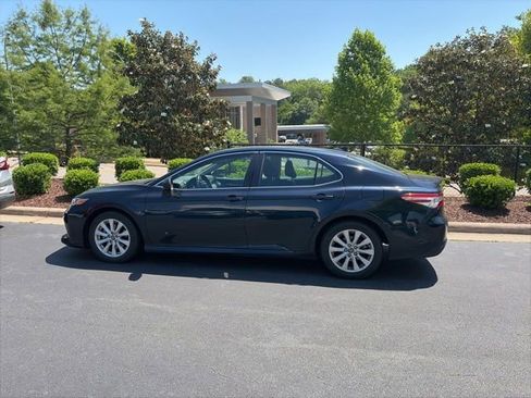 Used 2019 Toyota Camry LE w/ Carpet Mat Package FWD image 5