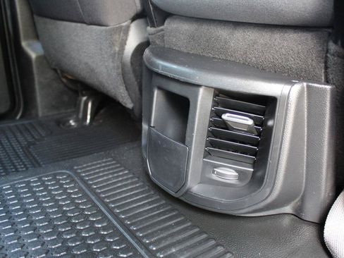Used 2024 RAM 5500 Tradesman w/ Chrome Appearance Group AWD/4WD image 34
