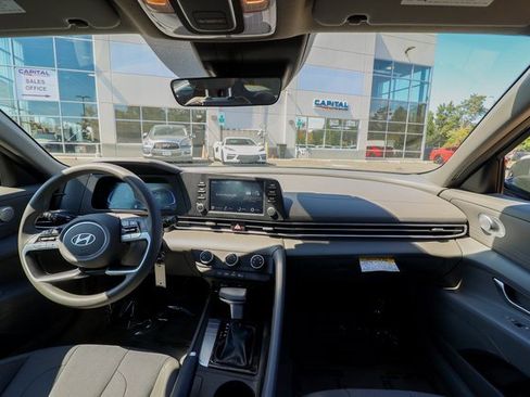 Used 2024 Hyundai Elantra SE image 52