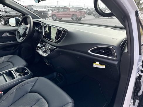 New 2027 Chrysler Pacifica LX FWD image 36