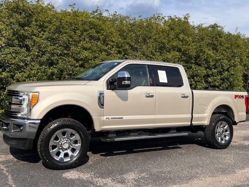Used 2017 Ford F250 Lariat w/ Lariat Ultimate Package AWD/4WD image 3