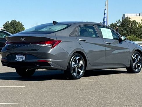 Used 2023 Hyundai Elantra SEL w/ Convenience Package FWD image 4
