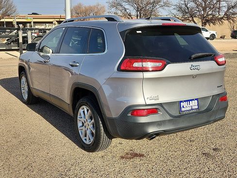 Used 2018 Jeep Cherokee Latitude Plus image 2