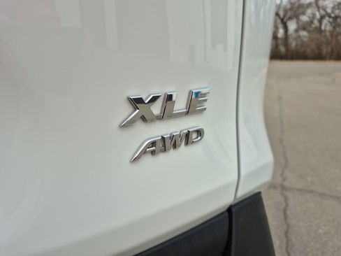 Used 2022 Toyota RAV4 XLE w/ Carpet Mat Package (TMS) image 32