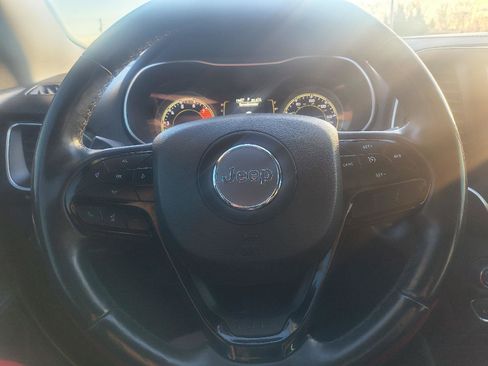 Used 2020 Jeep Cherokee Latitude Plus image 18