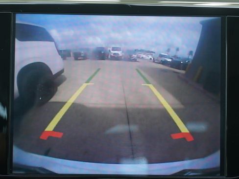 Used 2018 Chrysler Pacifica Limited FWD image 24