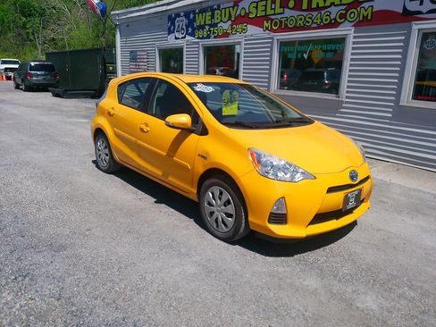 Used 2014 Toyota Prius C Two FWD image 8