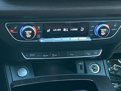 Used 2023 Audi Q5 2.0T Premium w/ Convenience Package image 9