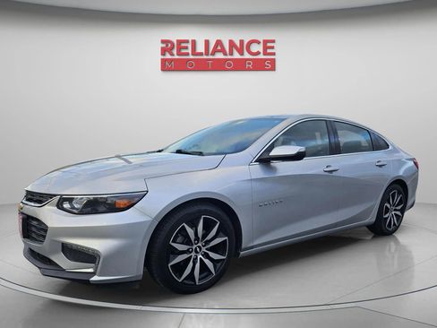 Used 2017 Chevrolet Malibu LT w/ Leather Package image 2