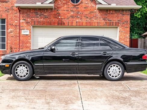 Used 2001 Mercedes-Benz E 320 4MATIC Sedan image 7