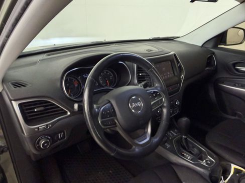 Used 2019 Jeep Cherokee Latitude w/ Cold Weather Group AWD/4WD image 17