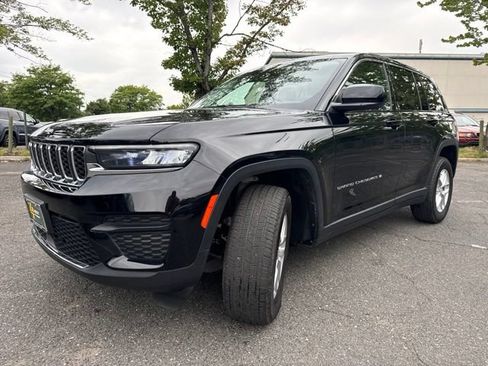 Used 2023 Jeep Grand Cherokee Laredo w/ Luxury Tech Group I AWD/4WD image 3