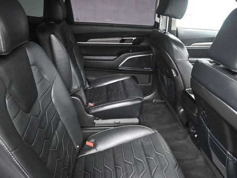 Used 2022 Kia Telluride SX w/ SX Prestige Package AWD/4WD image 11