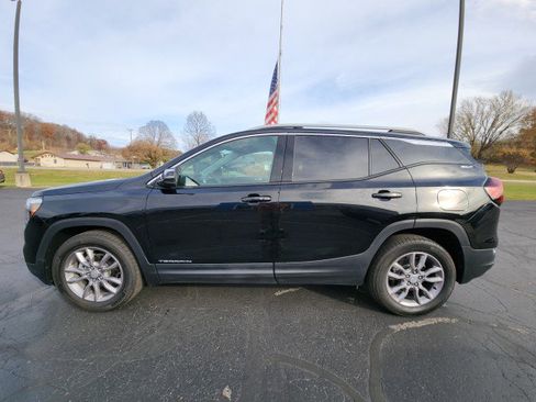 Used 2024 GMC Terrain SLT image 2