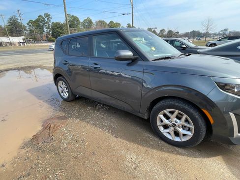 Used 2025 Kia Soul LX w/ LX Technology Package image 2