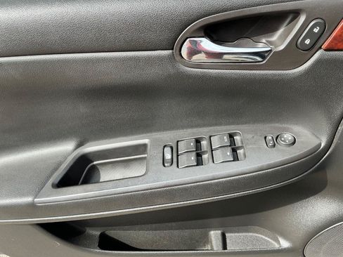 Used 2009 Chevrolet Impala LT FWD image 13