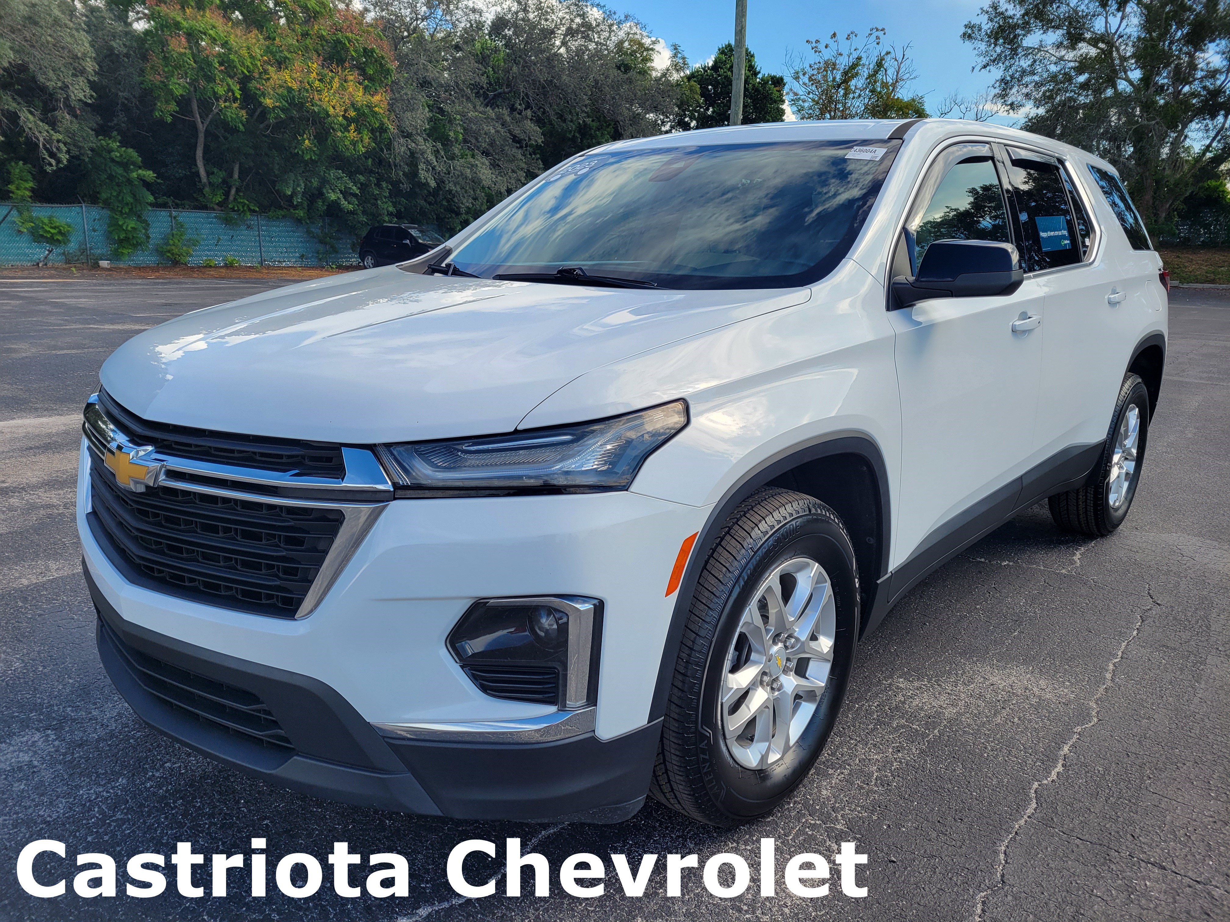 Certified 2023 Chevrolet Traverse LS FWD image 1