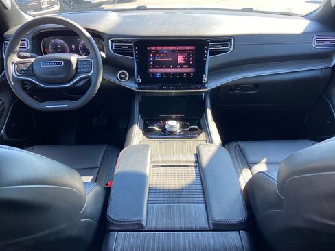 Used 2024 Jeep Wagoneer Series III image 10