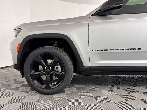 New 2025 Jeep Grand Cherokee L Limited w/ Black Appearance Package AWD/4WD image 24