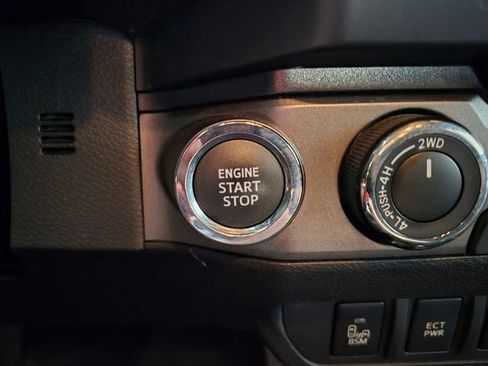 Certified 2022 Toyota Tacoma TRD Off-Road w/ Technology Package AWD/4WD image 25