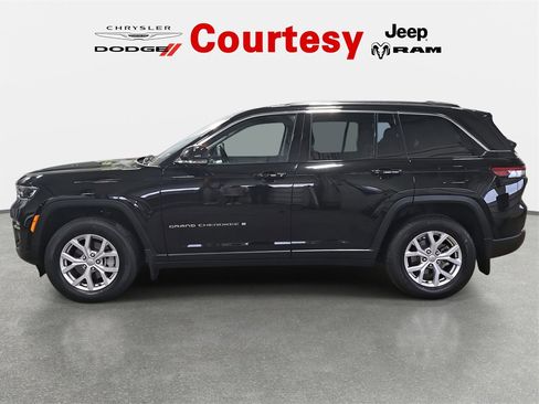 Certified 2022 Jeep Grand Cherokee Limited w/ Luxury Tech Group II image 6