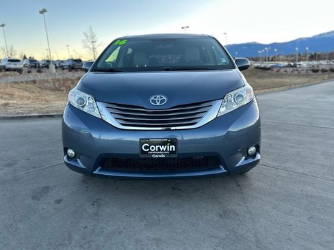 Used 2016 Toyota Sienna XLE Premium image 2