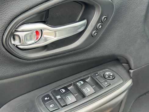 Used 2020 Jeep Cherokee Limited FWD image 24