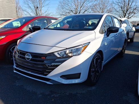 New 2025 Nissan Versa SR w/ Trunk Package image 3