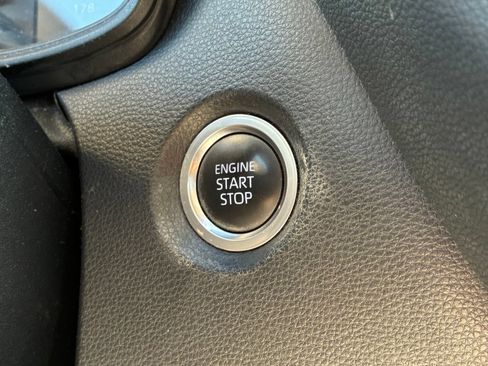 Used 2020 Toyota Corolla LE w/ LE Convenience Package FWD image 7