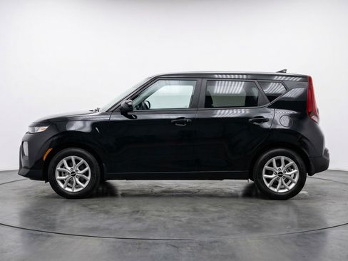 Used 2025 Kia Soul LX w/ LX Technology Package image 5