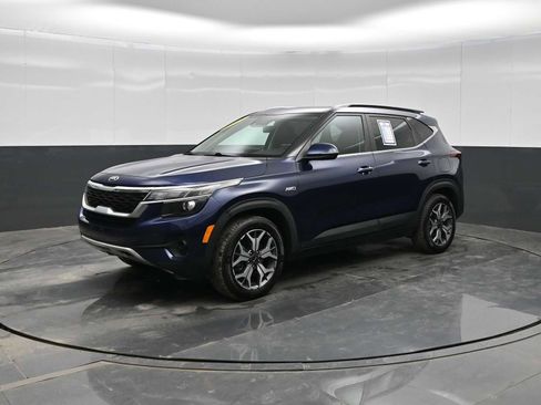 Used 2021 Kia Seltos EX image 4