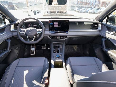 New 2026 Volkswagen Tiguan SE R-Line AWD/4WD image 17