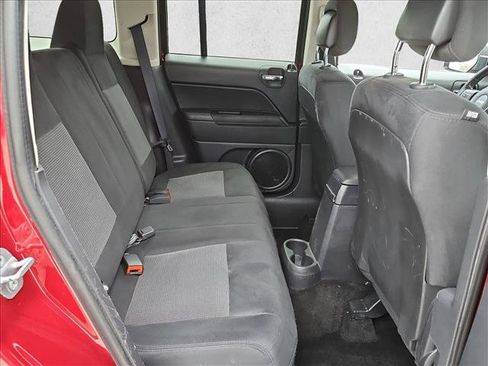 Used 2014 Jeep Patriot Latitude w/ Sun/Sound Group FWD image 18