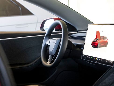 Used 2025 Tesla Model 3 image 29