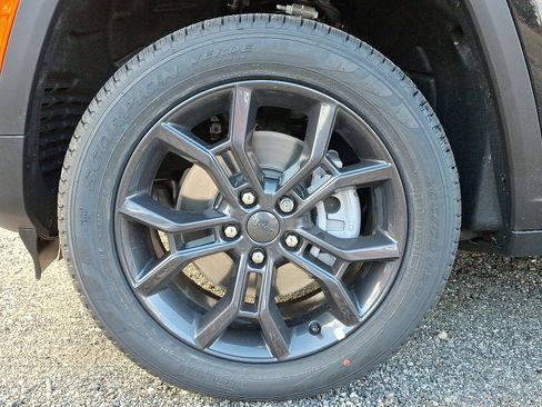 New 2025 Jeep Grand Cherokee L Limited image 5