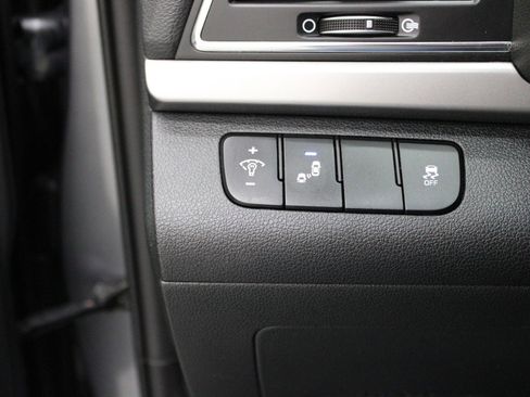 Used 2018 Hyundai Elantra Value Edition FWD image 18