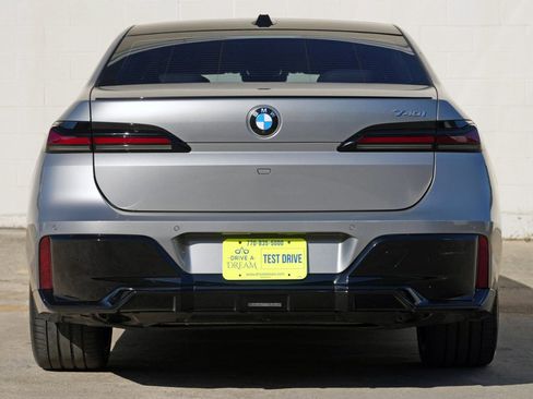 Used 2023 BMW 740i RWD image 11