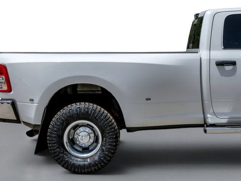 Used 2024 RAM 3500 Tradesman w/ Chrome Appearance Group AWD/4WD image 6