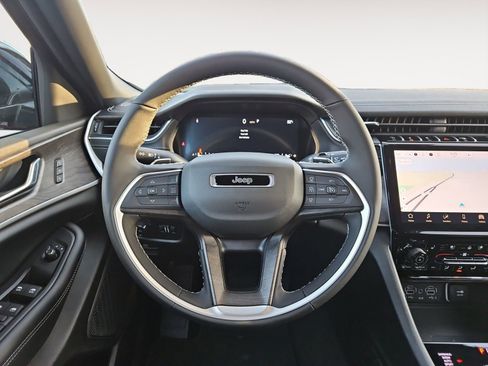 New 2025 Jeep Grand Cherokee Limited w/ Luxury Tech Group II image 12