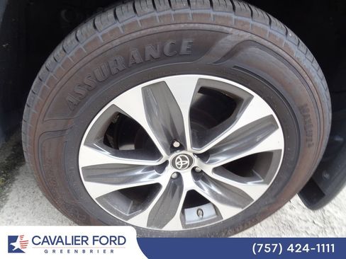 Used 2022 Toyota Highlander XLE AWD/4WD image 13