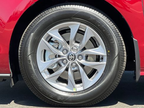 Certified 2026 Toyota Sienna XLE FWD image 26