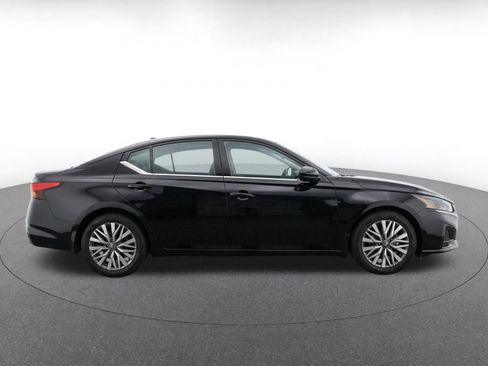 Used 2025 Nissan Altima 2.5 SV FWD image 10