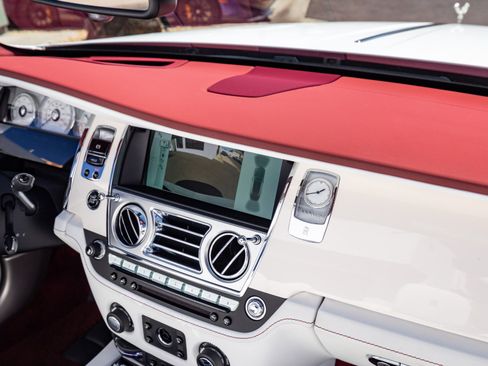 Used 2017 Rolls-Royce Dawn image 44