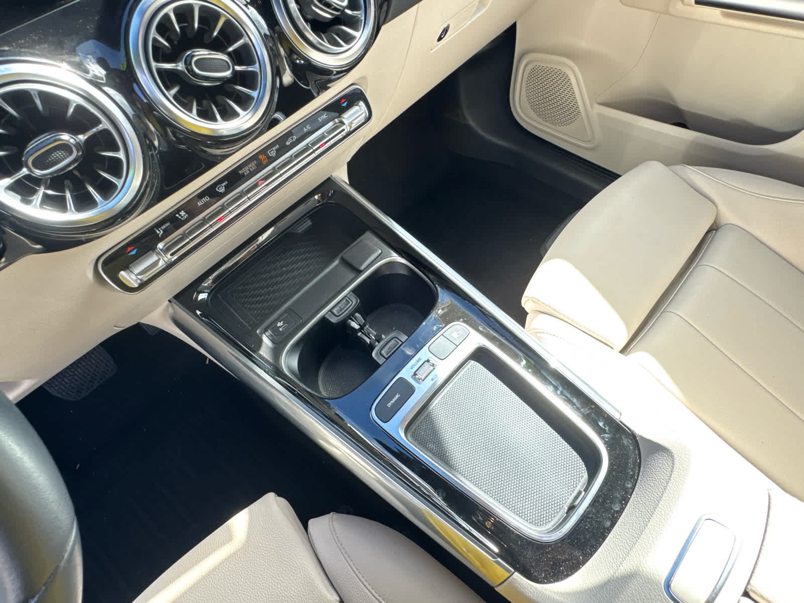 Used 2025 Mercedes-Benz GLA 250 4MATIC image 27