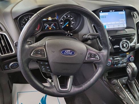 Used 2018 Ford Focus Titanium w/ Titanium Technology Package FWD image 11