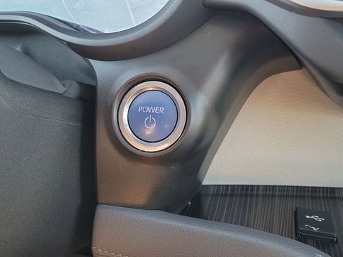 Used 2021 Toyota Sienna Limited image 35