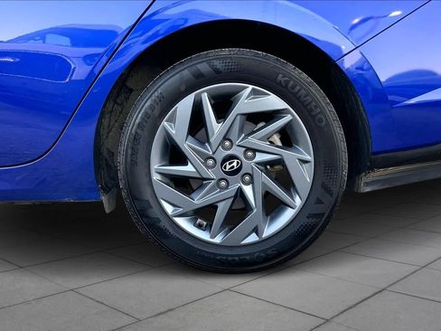 Used 2024 Hyundai Elantra SEL image 11