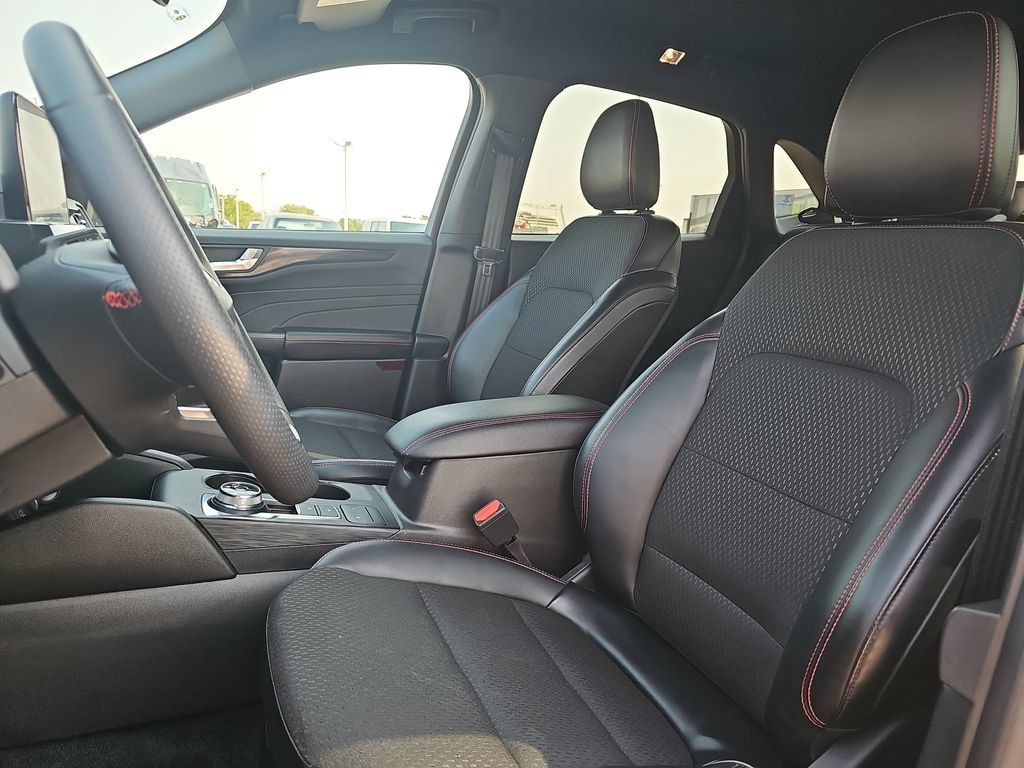 Used 2026 Ford Escape ST-Line AWD/4WD image 14
