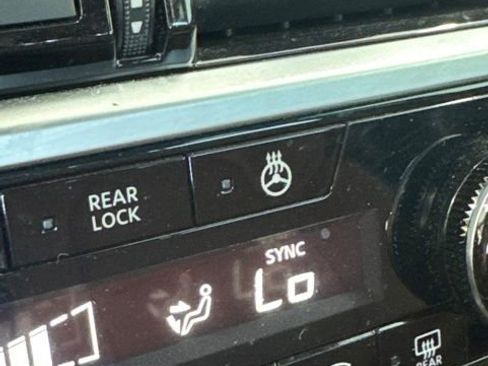 Certified 2024 Nissan Pathfinder Platinum FWD image 11