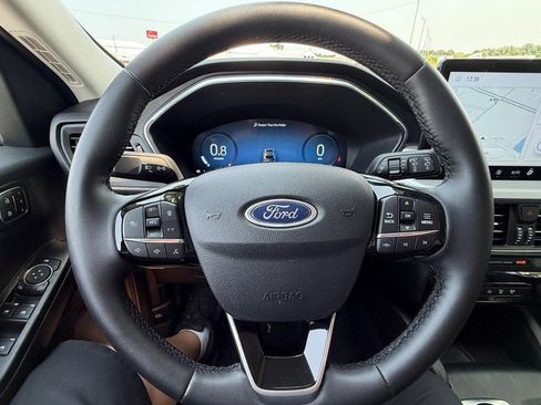 Used 2025 Ford Escape Platinum AWD/4WD image 25